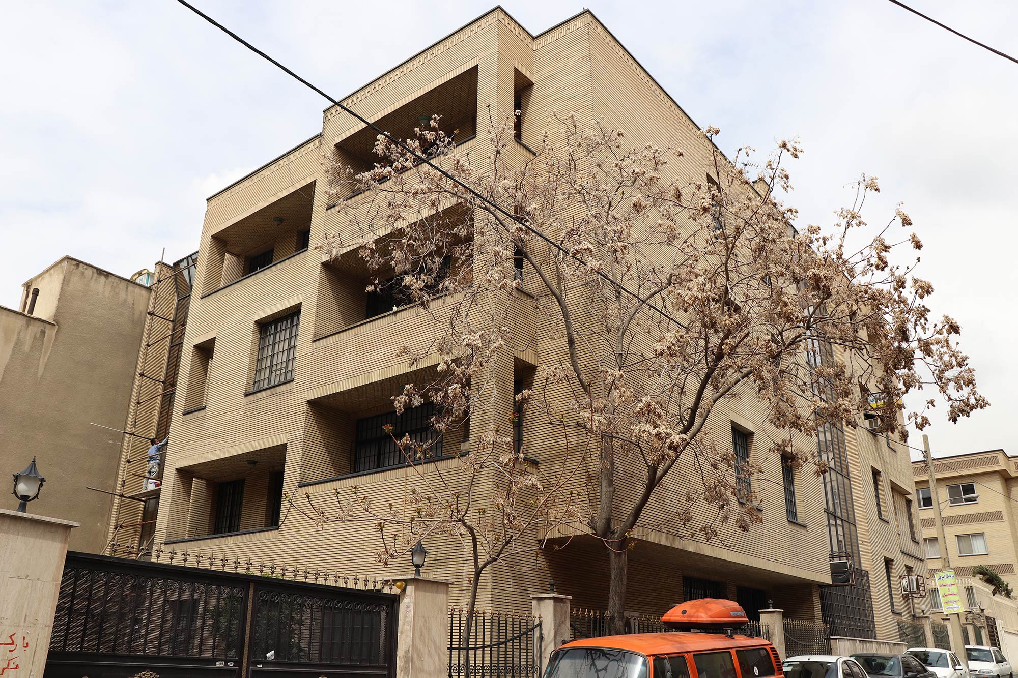 ساختمان پزشکان 99 تهران