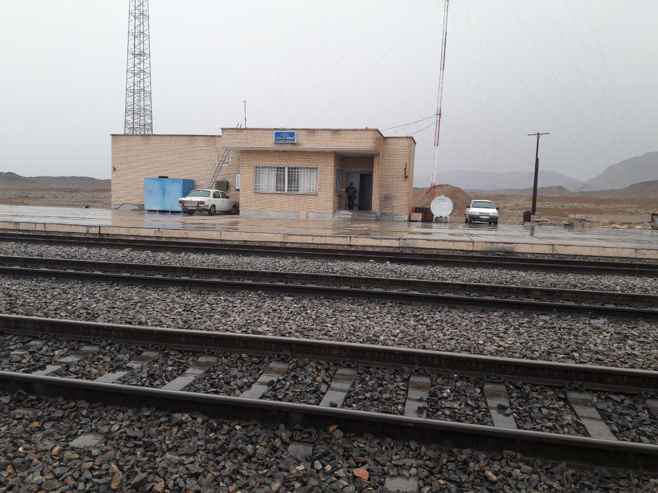 ایستگاه راه آهن لارستان