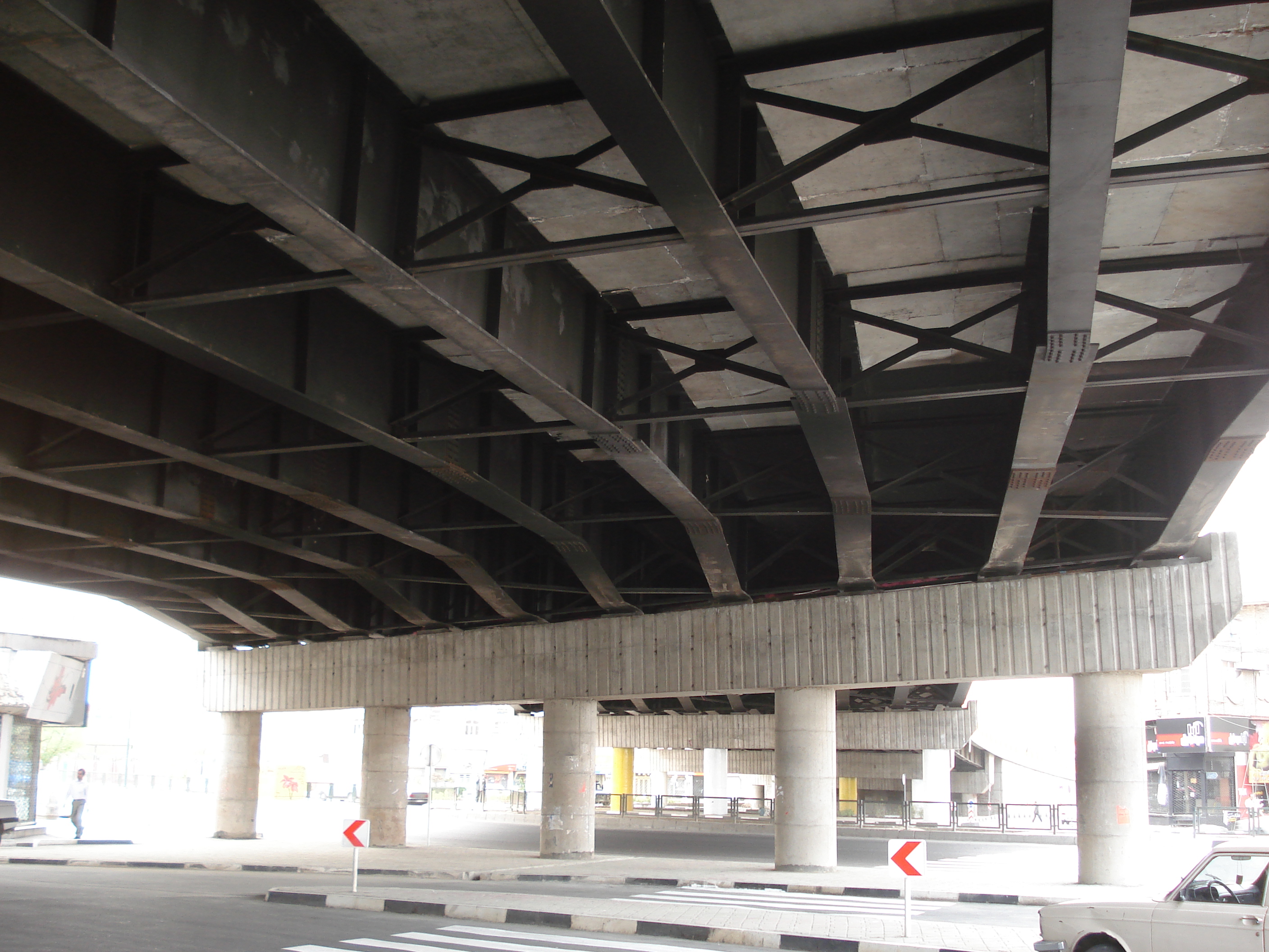 تقاطع غیر همسطح بلوار شهید بهشتی با بلوار آزادی (سه راه رجائی شهر کرج)