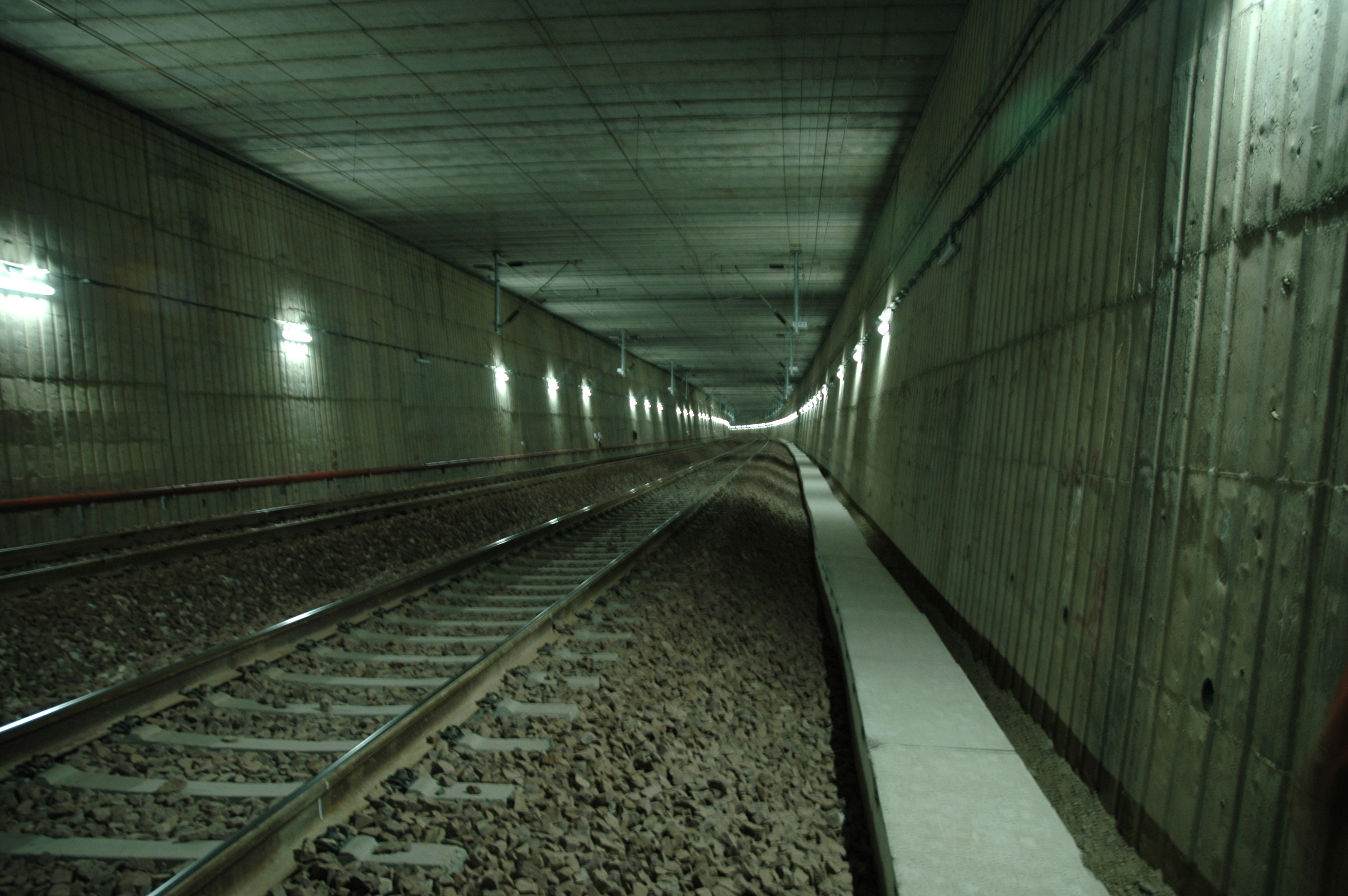 Execution of Metro Mehrenshahr Karaj metro station and intersection box